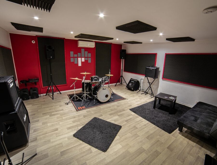 Studio de répétition STUDIO RIMSHOT équipé pour les musiciens, accessible 24h/24 et 7j/7 en autonomie
